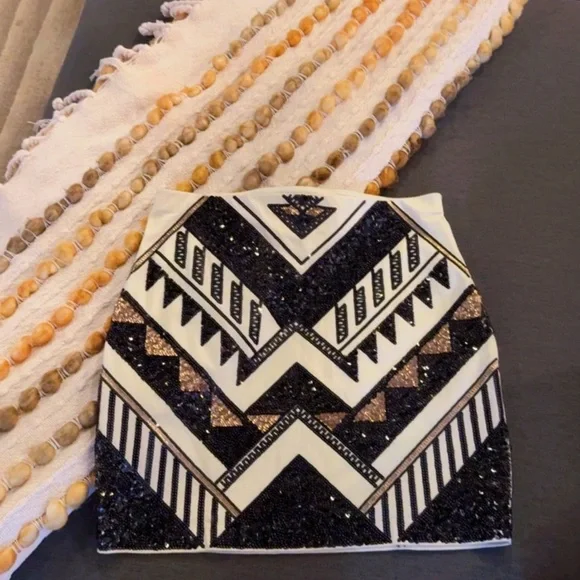 Express Black and Gold Sequin Skirt - Picture 2 of 3